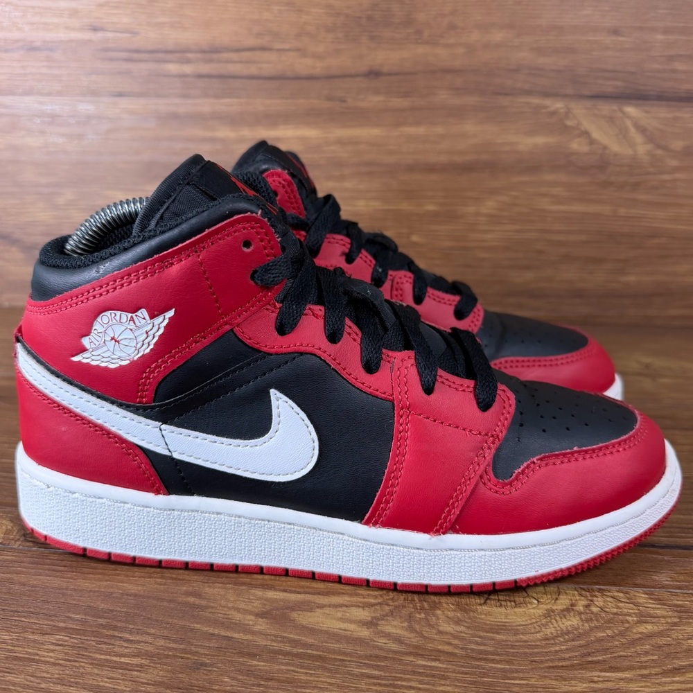 Nike Air Jordan 1 Mid GS Gym Red‎ Black White Women’s Size 7 (5.5Y) Shoes